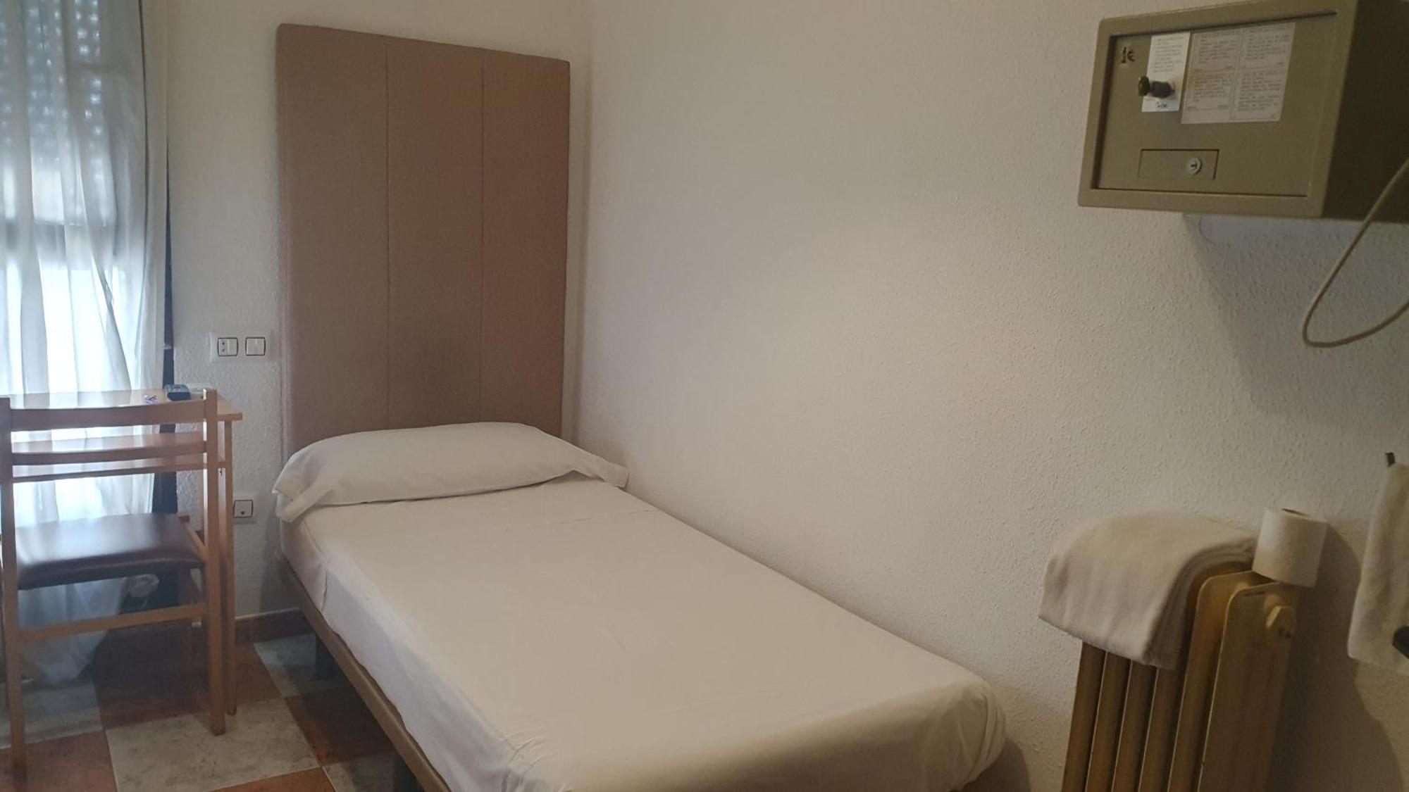 Fuencarral Kryse&Breogan Hotel Madrid Szoba fotó