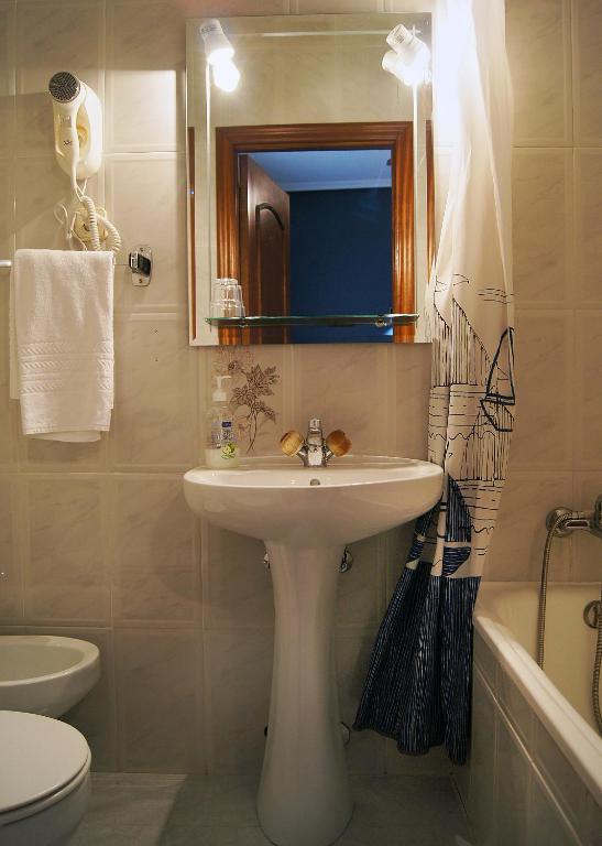 Fuencarral Kryse&Breogan Hotel Madrid Szoba fotó